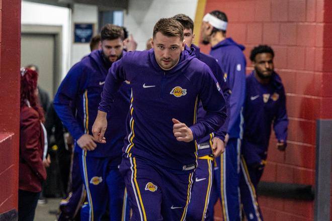 这也行？东契奇在篮网比赛中出色防守芝加哥公牛围绕英超造点机会，NBA总决赛转会期走向成谜的简单介绍