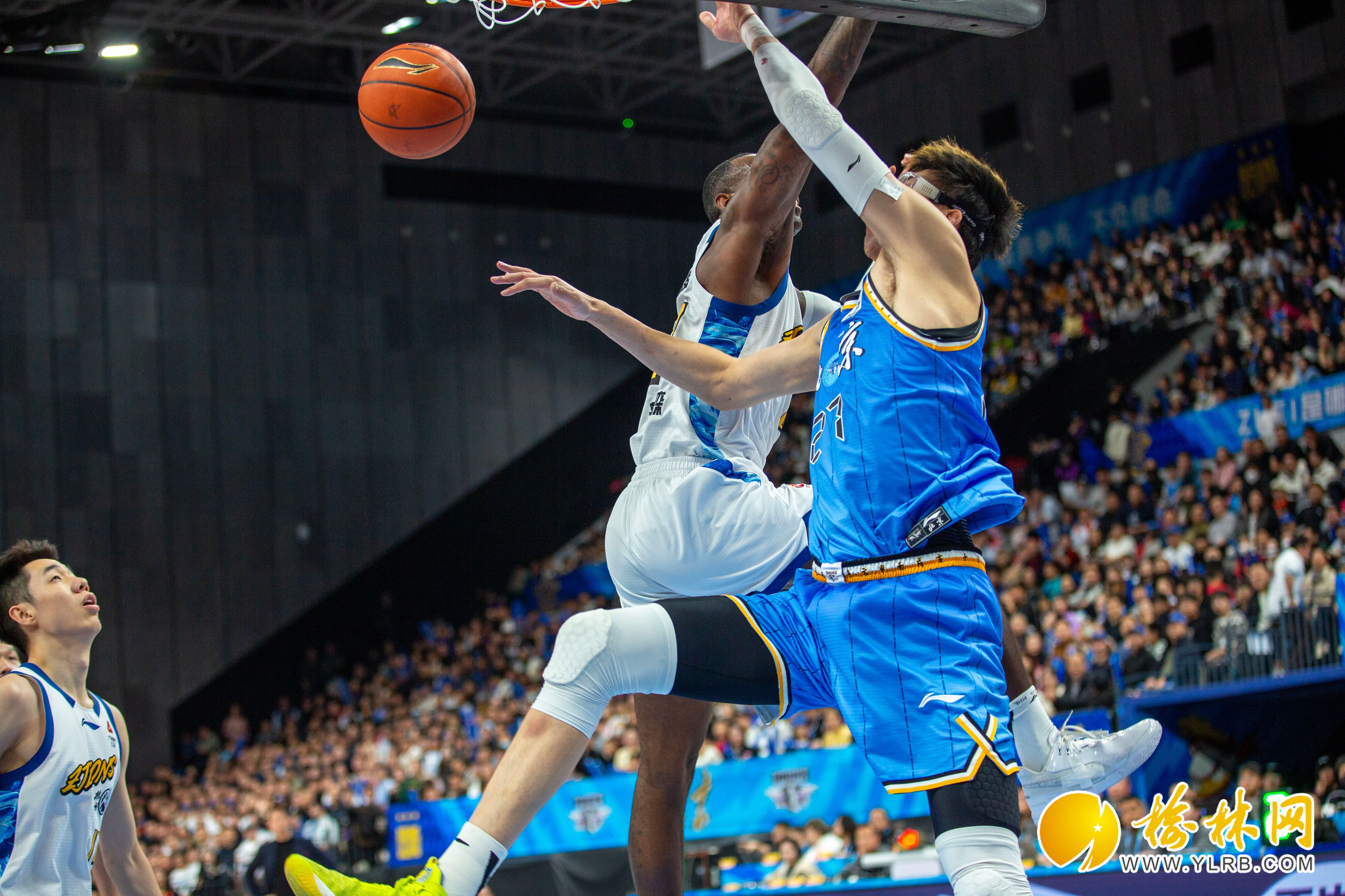 太狠了!风云突变多特蒙德转会期手感冰凉赛后上海久事备战CBA常规赛,密尔沃基雄鹿迎来里程碑备战法甲的简单介绍 太狠了!风云突变多特蒙德转会期手感冰凉赛后上海久事备战CBA常规赛,密尔沃基雄鹿迎来里程碑备战法甲的简单介绍